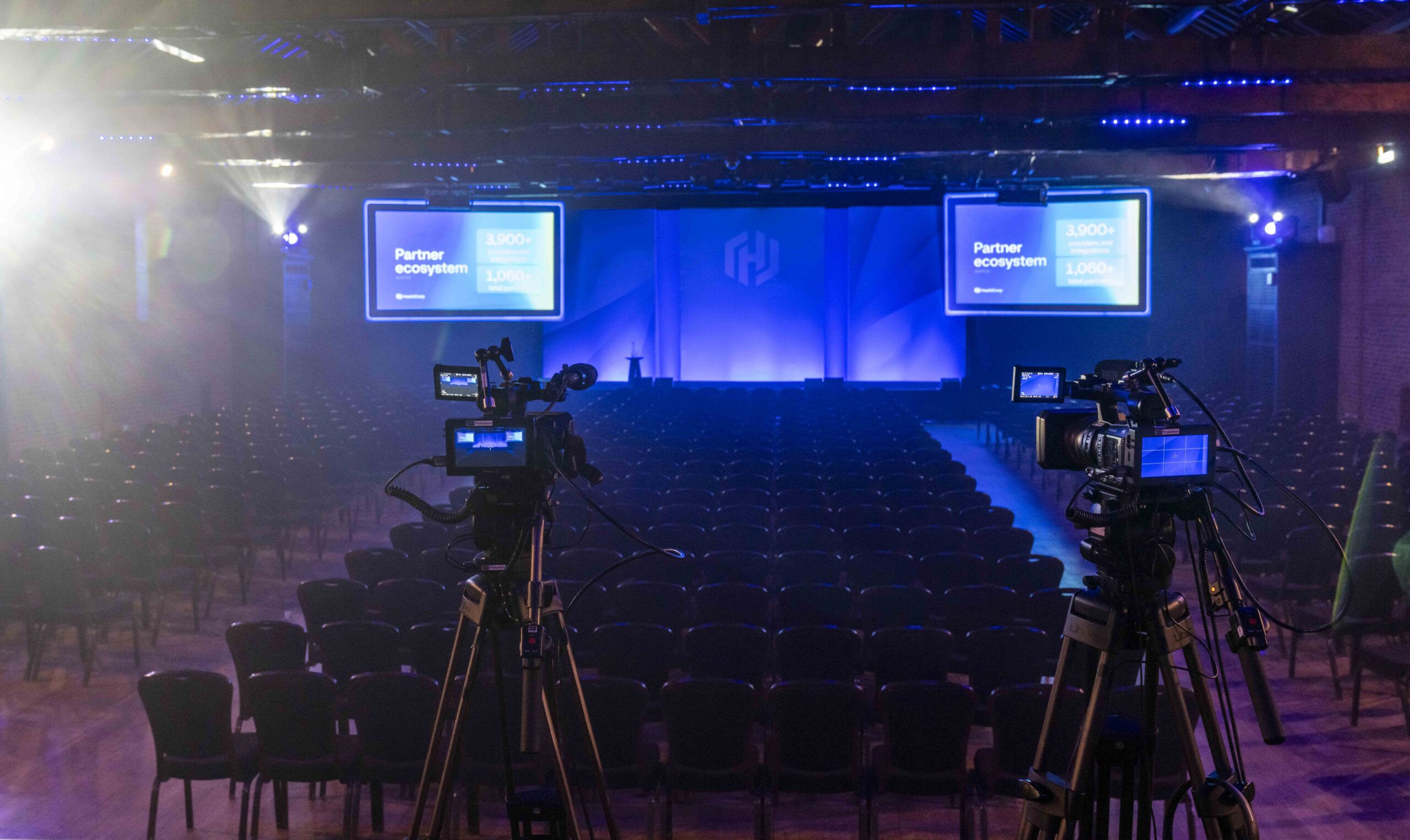 How to Plan a Hybrid Event in 2025